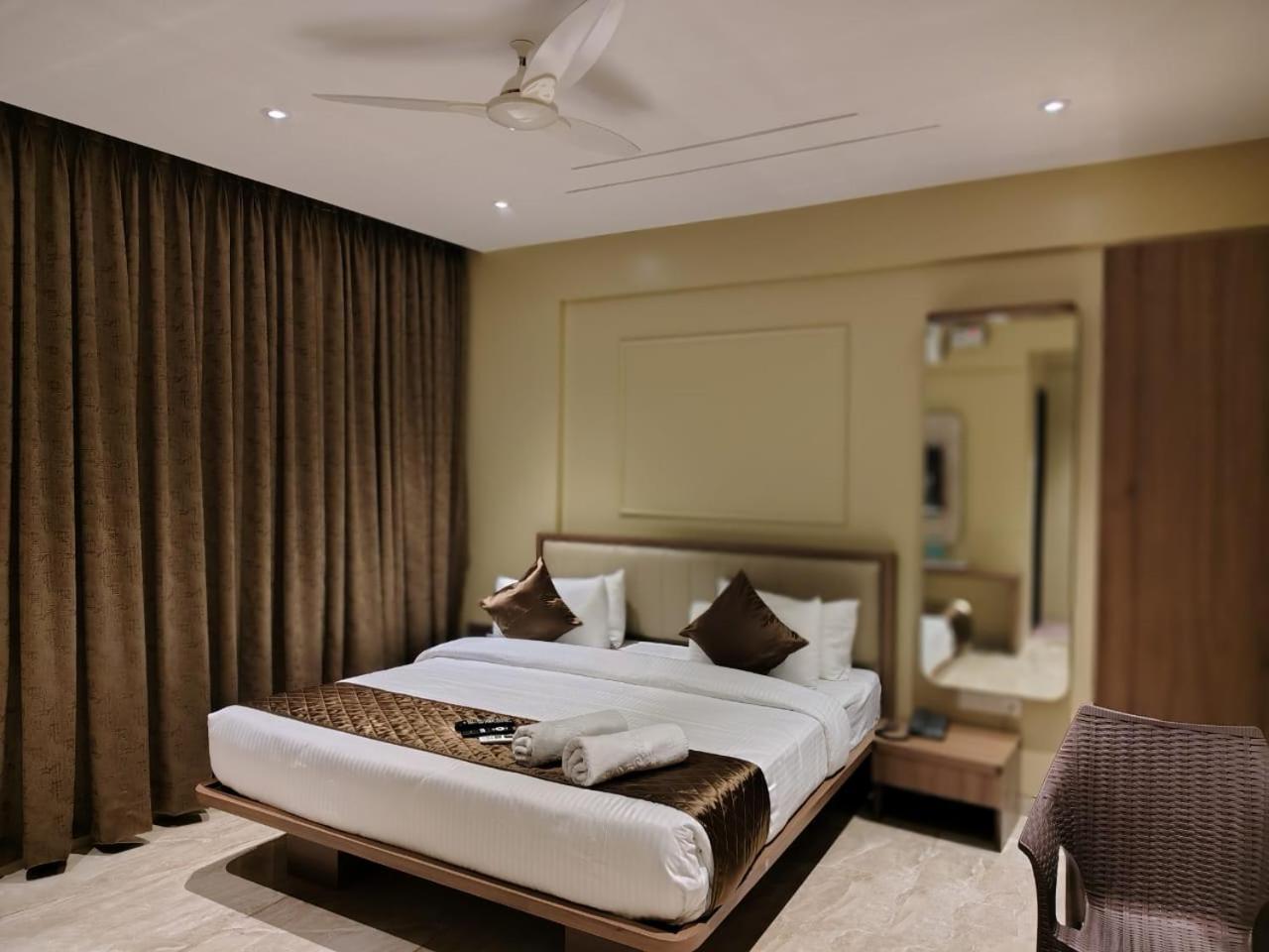 Deluxe room at Kedari Residency