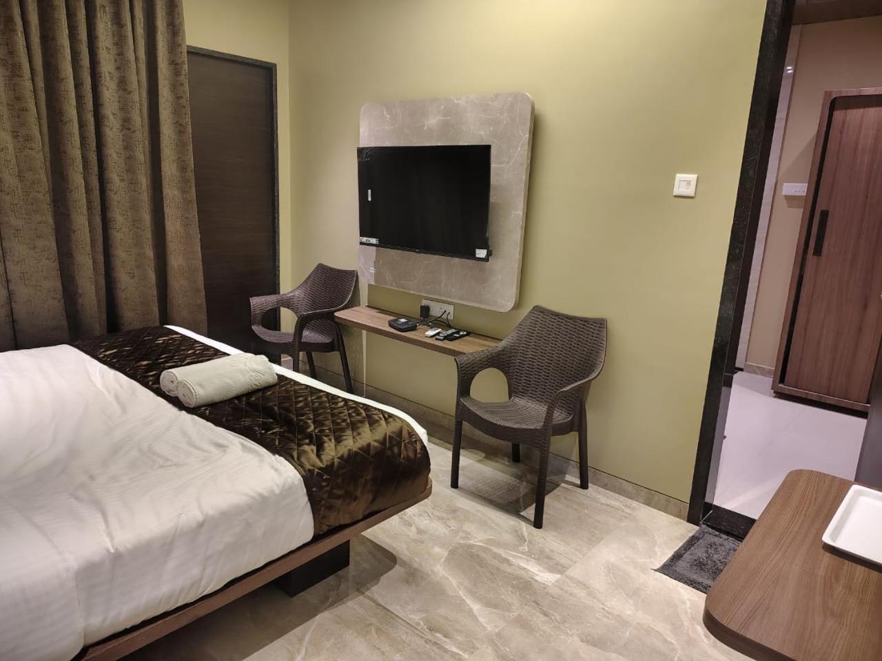 Deluxe room seating and bed