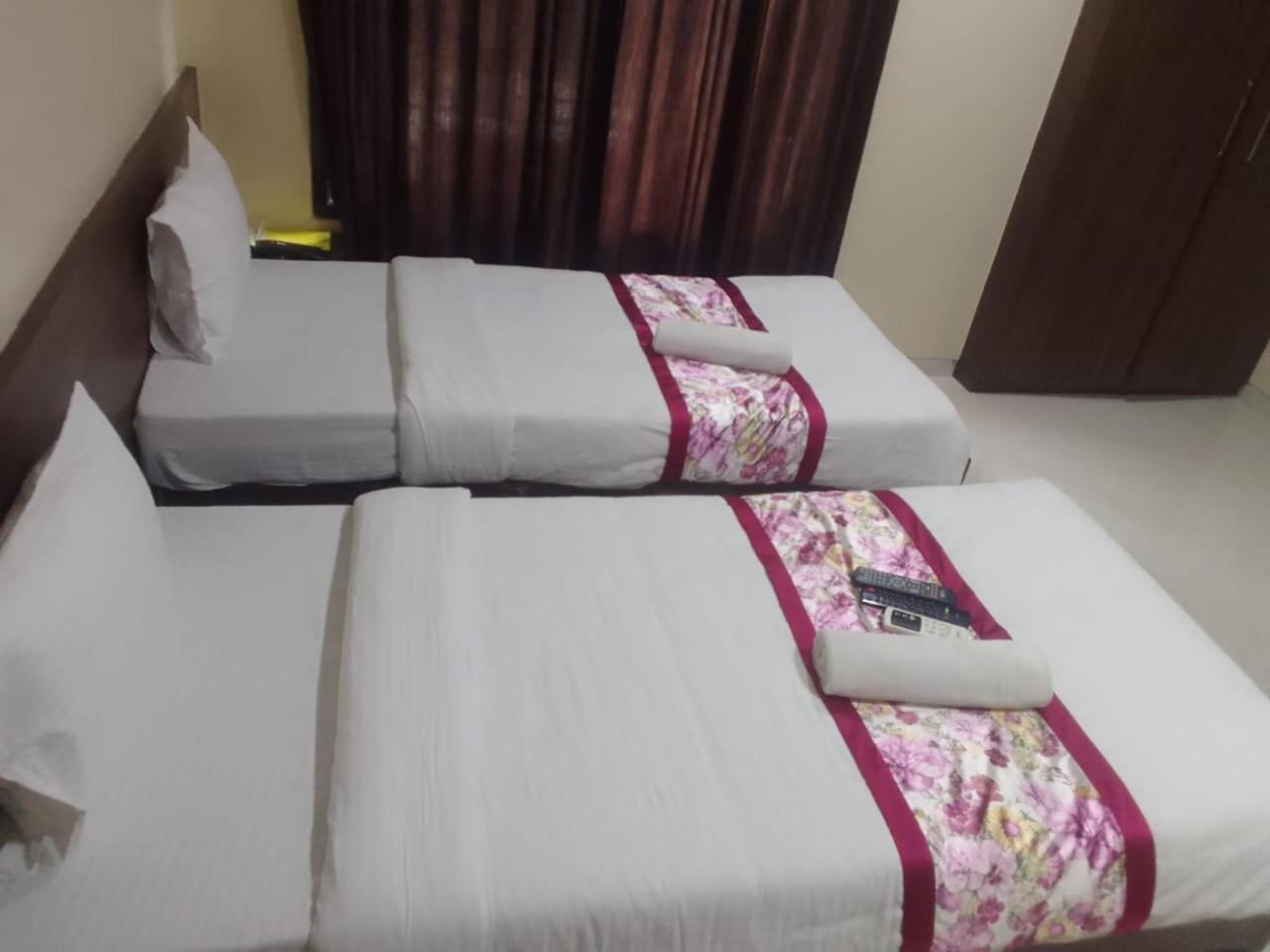 Twin executive room beds