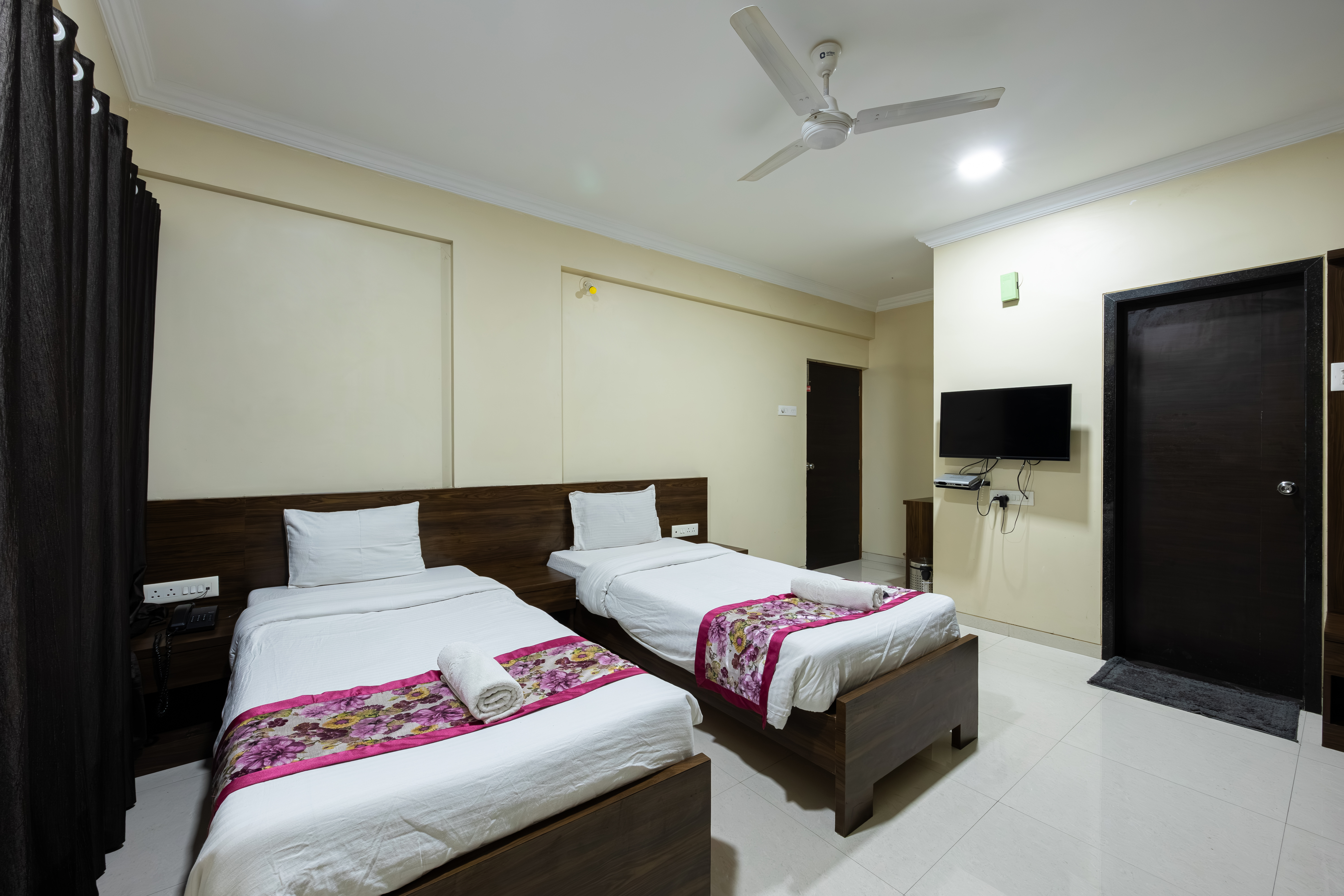 Twin executive room interior view